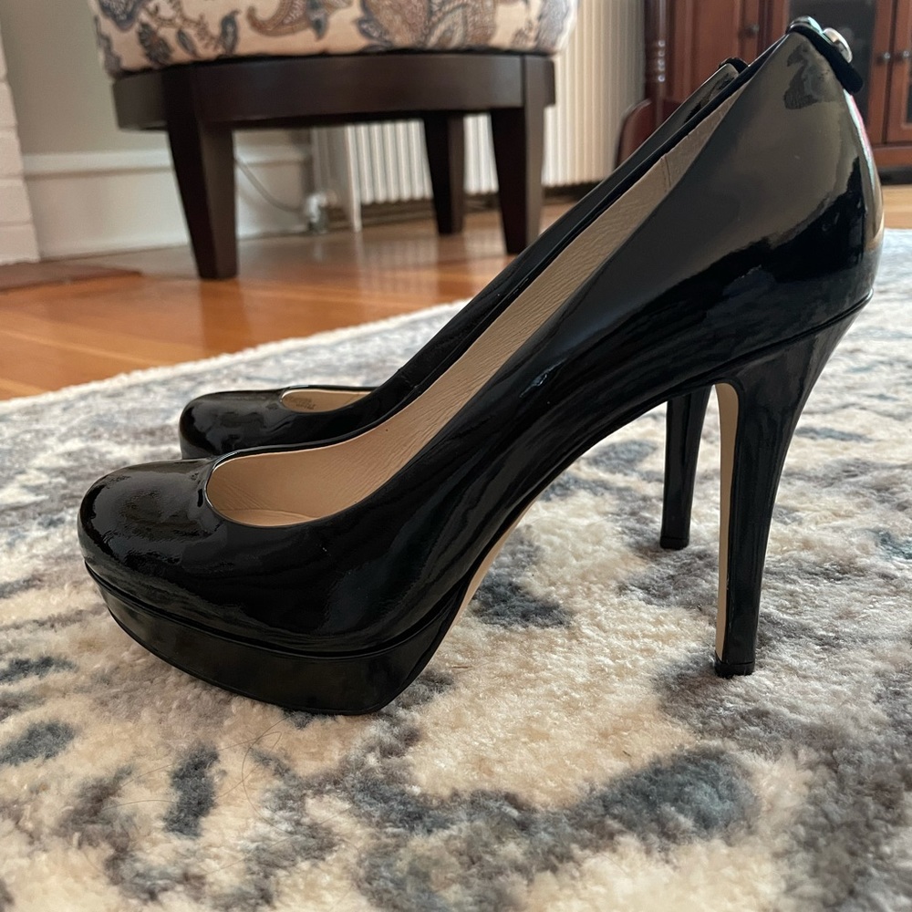 Size 7 Michael Kors Pumps - Picture 2 of 3